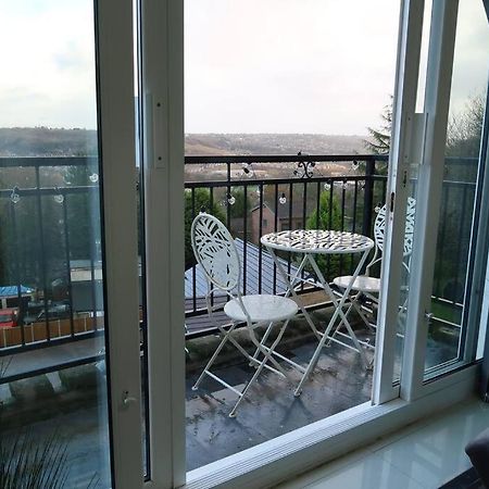 Two-Bedroom Apartment With Scenic Balcony View Shipley  Buitenkant foto