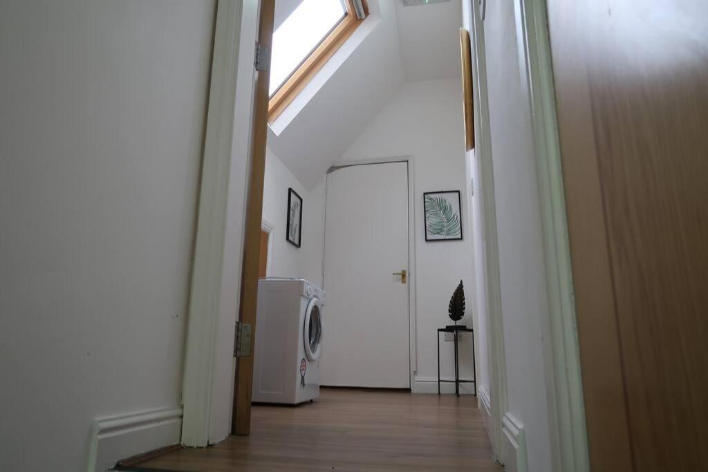 Two-Bedroom Apartment With Scenic Balcony View Shipley  Buitenkant foto