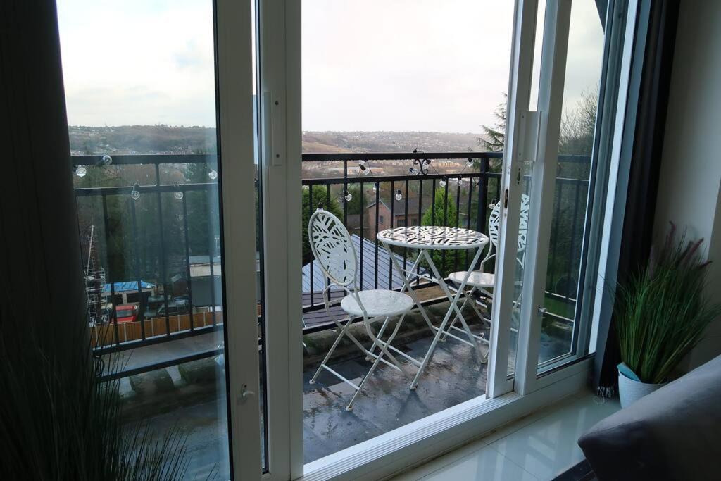 Two-Bedroom Apartment With Scenic Balcony View Shipley  Buitenkant foto