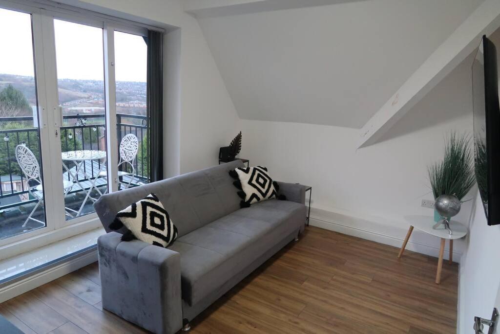 Two-Bedroom Apartment With Scenic Balcony View Shipley  Buitenkant foto