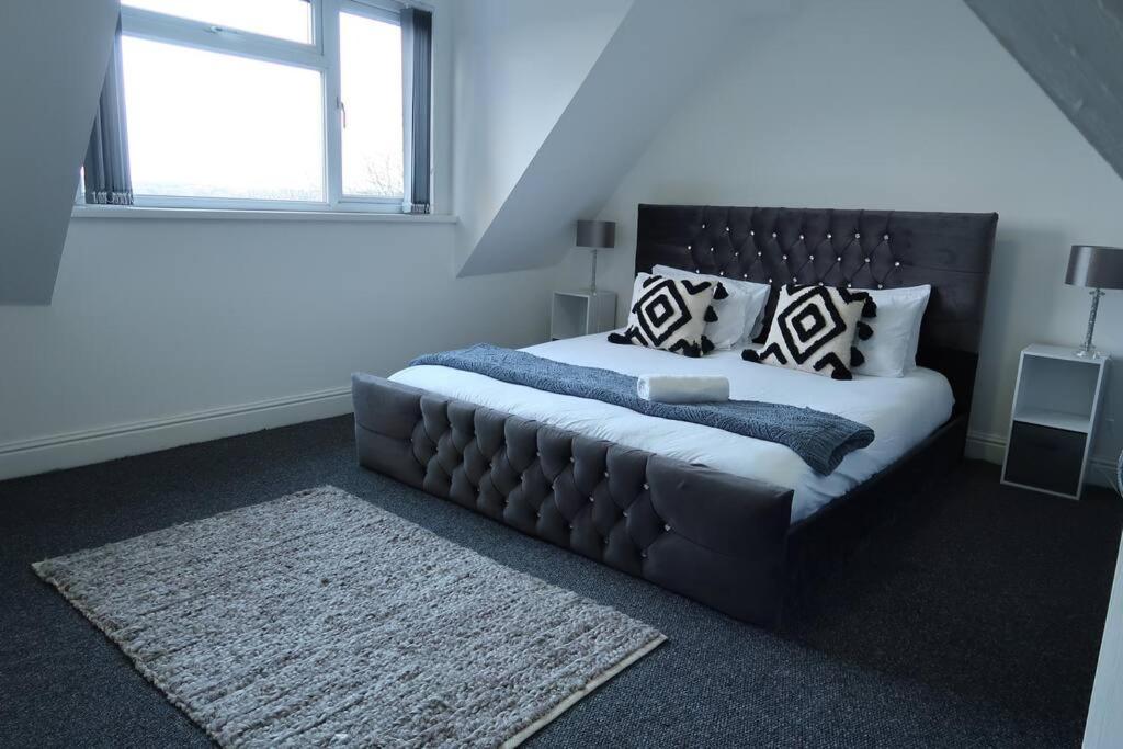 Two-Bedroom Apartment With Scenic Balcony View Shipley  Buitenkant foto
